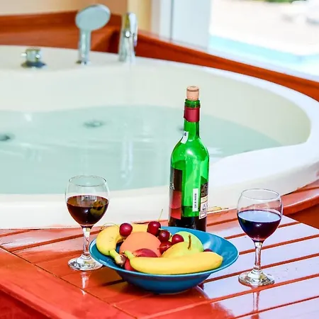 Medusa Mit Whirlpool Villa
